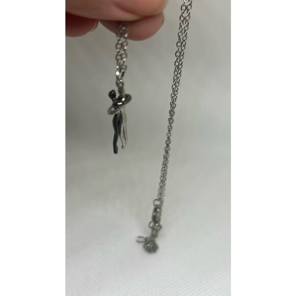 Silver hugging Necklace - Picture 2 of 5